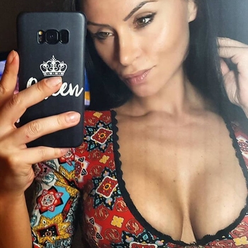 Aantrekkelijke, sexy MILF op zoek naar spannende sexdating.